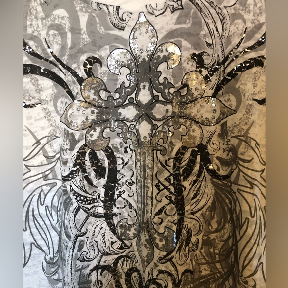 Maurice’s burn out medium graphic tee - Picture 2 of 4